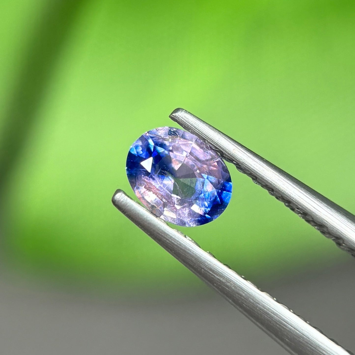 0,4ct Natural Blue-White Sapphire Vietnam. Oval Shape. No Treatment Sapphire Luc Yen.