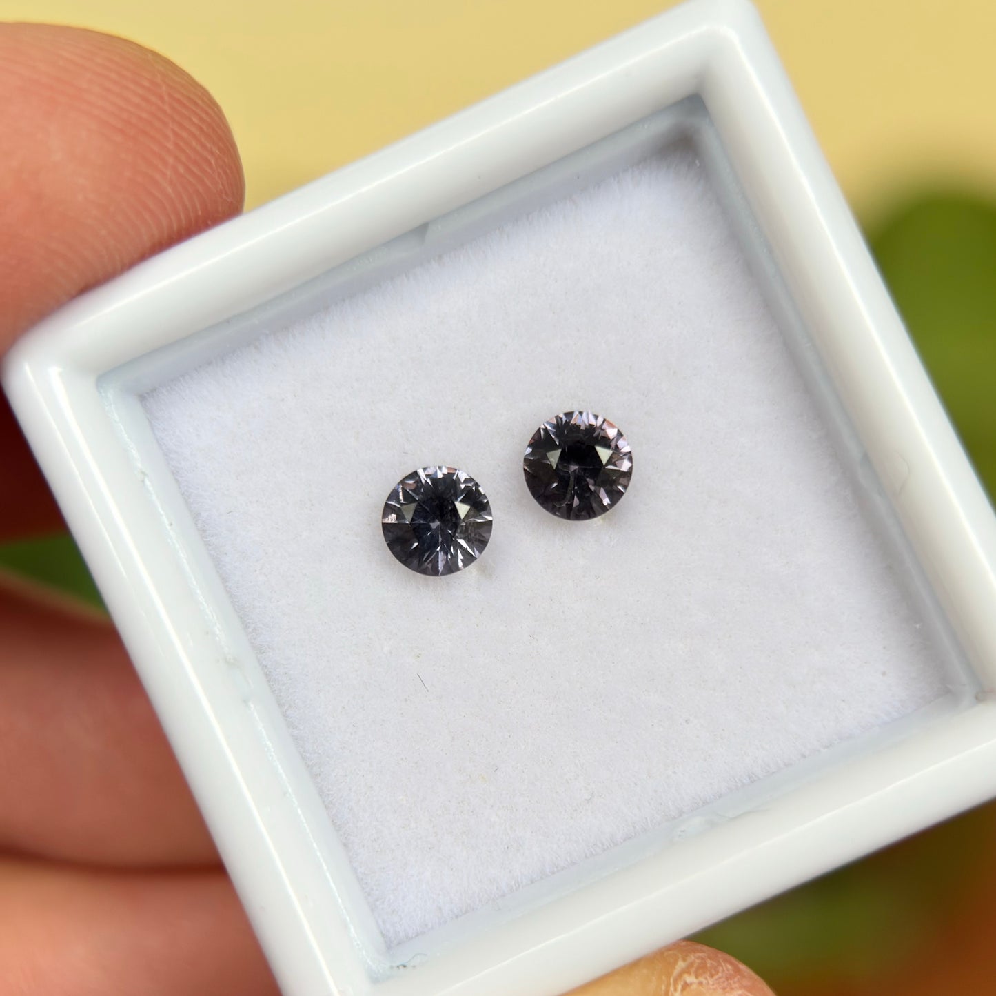 0,52 ct/ 2 Pcs Natural Purple Spinel Vietnam. Round Shape.