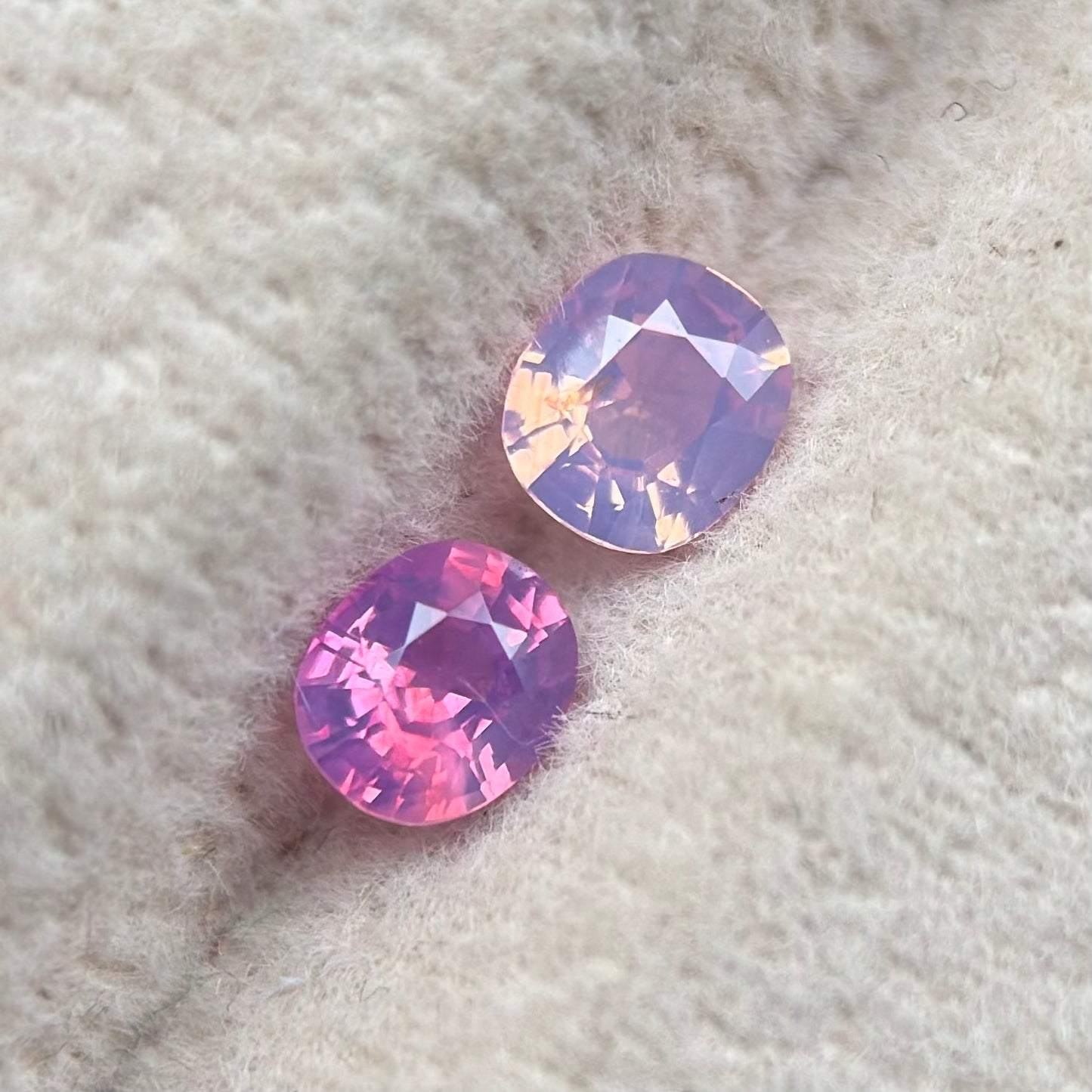 0.56 ct / 2Pcs Natural Pink  Milky Sapphire Viet Nam. Cushion Shape. No treatment.