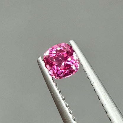0,33ct Natural Pink Spinel Viet Nam. Cushion Shape. No Treatment Spinel Luc Yen.