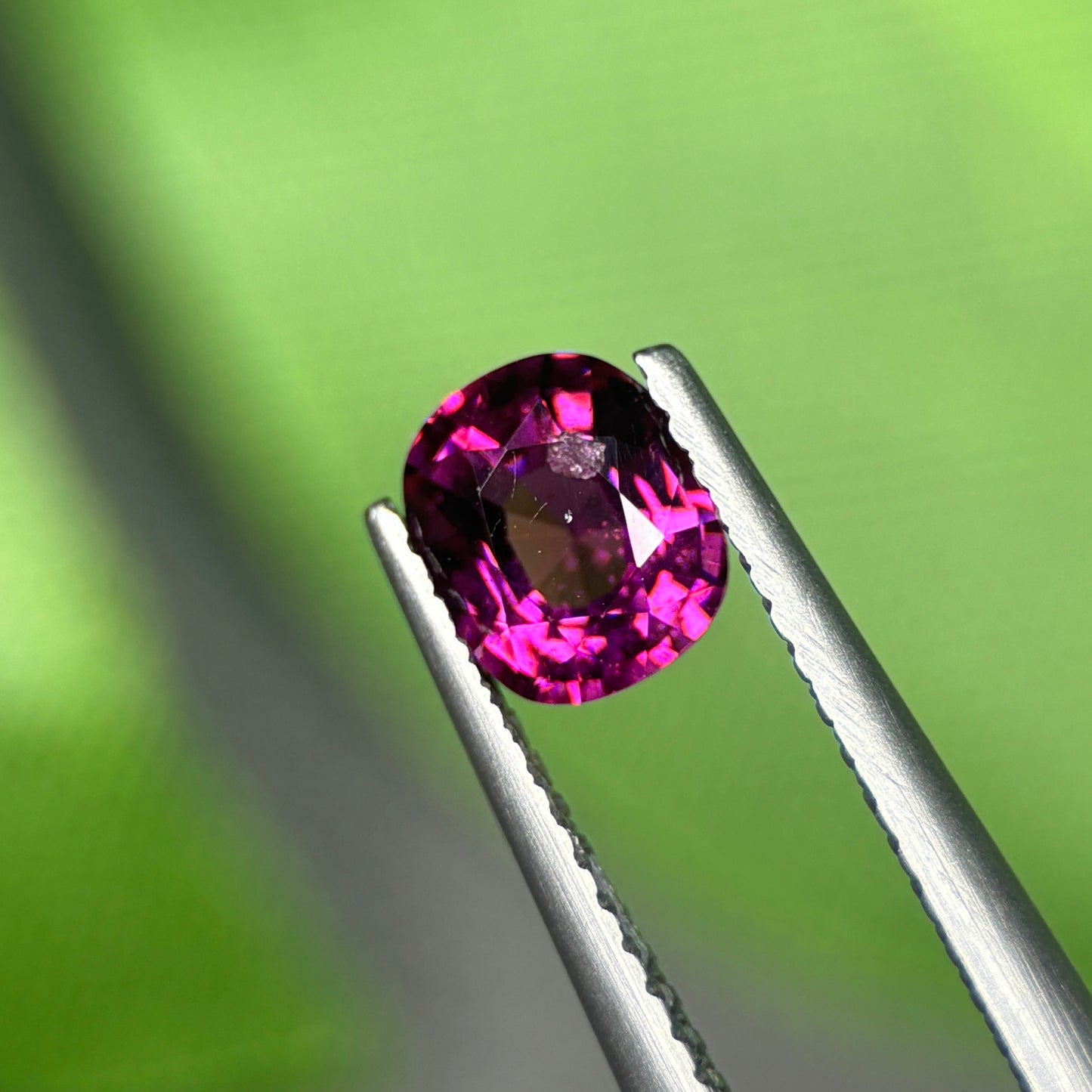 0,95 Natural Purple Sapphire Viet Nam. Cushion Shape. No Treatment Sapphire Luc Yen.