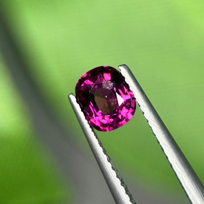 0,95 Natural Purple Sapphire Viet Nam. Cushion Shape. No Treatment Sapphire Luc Yen.