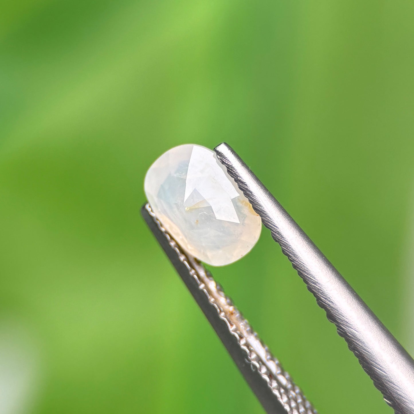 0,77ct Natural White Milky Sapphire Vietnam. Cushion Shape. No Treatment Milky Sapphire Luc Yen.