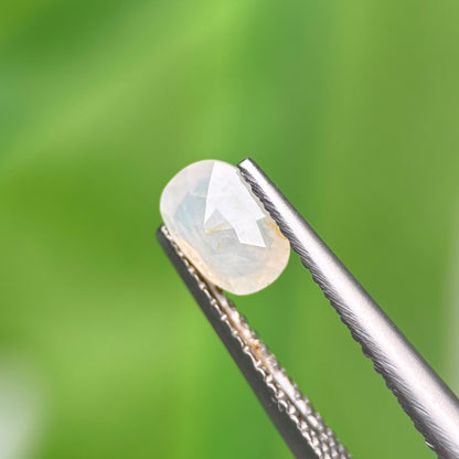 0,77ct Natural White Milky Sapphire Vietnam. Cushion Shape. No Treatment Milky Sapphire Luc Yen.