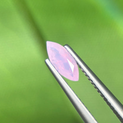 0,68 Natural Pink Milky Sapphire Vietnam. Trilliant Shape. No Treatment Milky Sapphire Luc Yen.
