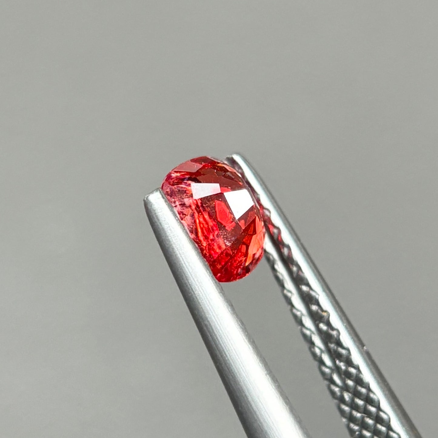 0,63ct Natural Red Spinel Viet Nam. Cushion Shape. No Treatment Spinel Luc Yen.