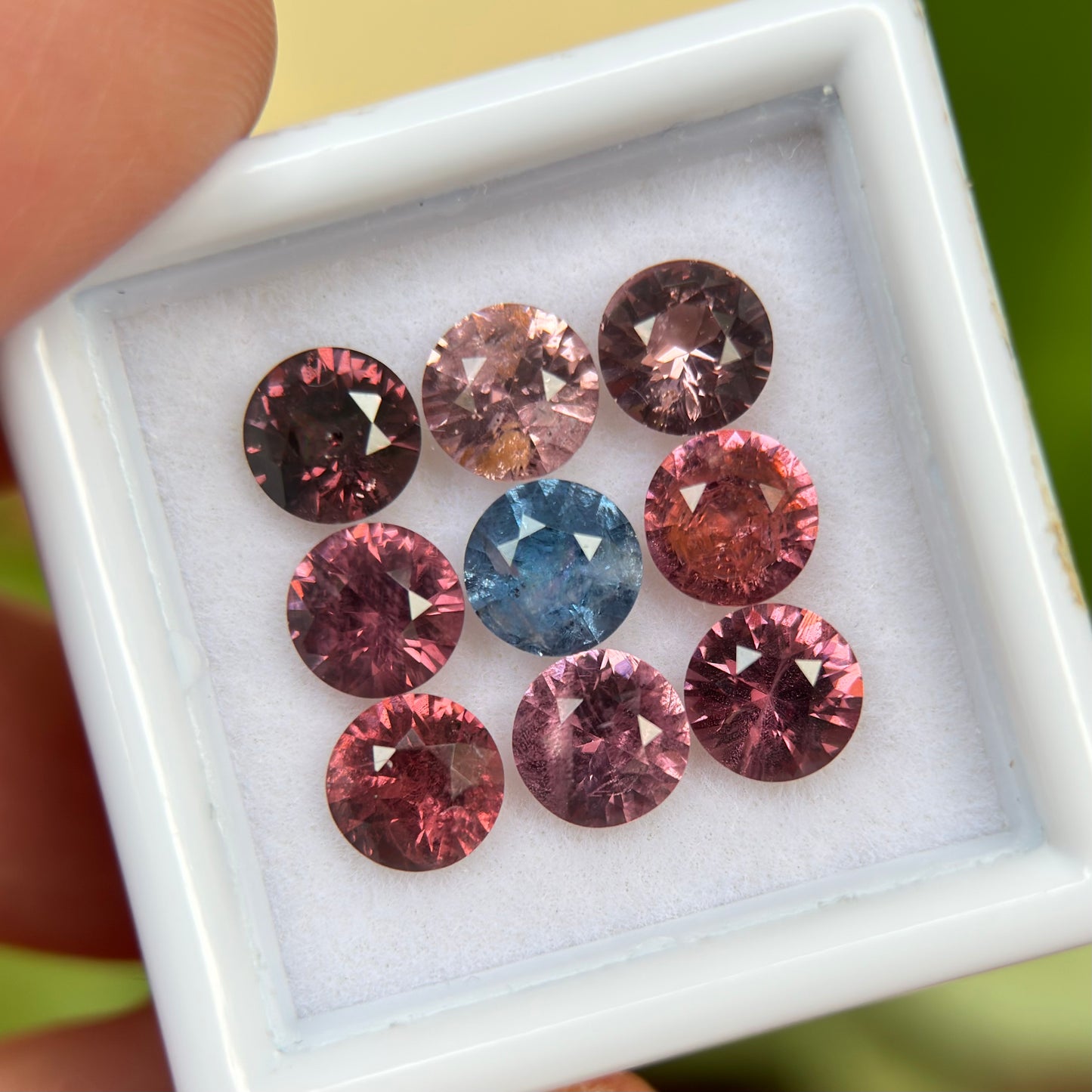 5,65ct/9Pcs Natural Mix Color Spinel Vietnam. Round Shape.