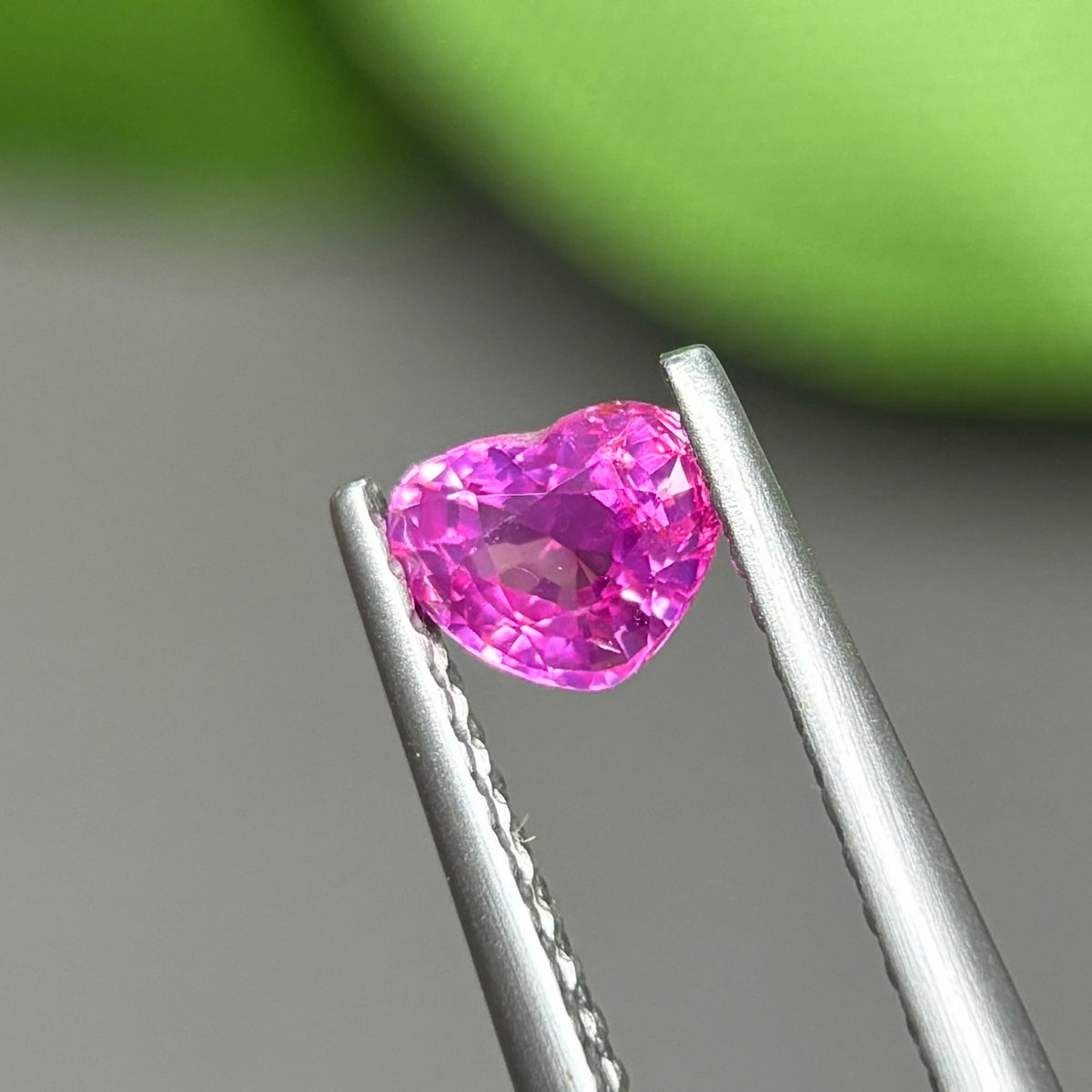 0,45ct Natural Purplish Pink Sapphire Viet Nam. Heart Shape. No Treatment Sapphire Luc Yen.