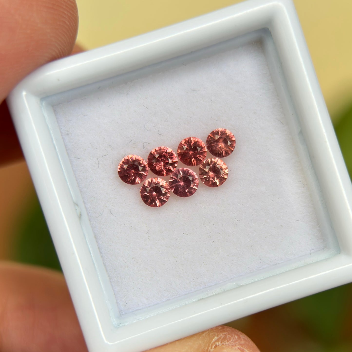 0,81 ct/ 7 Pcs Natural Brownish Orange Spinel Vietnam. Round Shape.