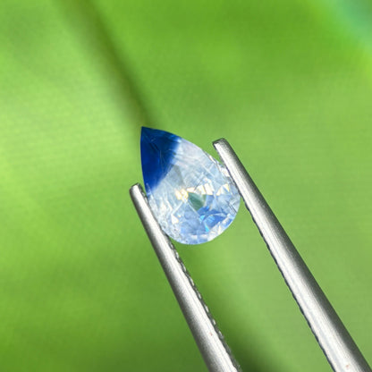 0,94 Natural Blue-White Sapphire Vietnam. Pear Shape. No Treatment Sapphire Luc Yen.