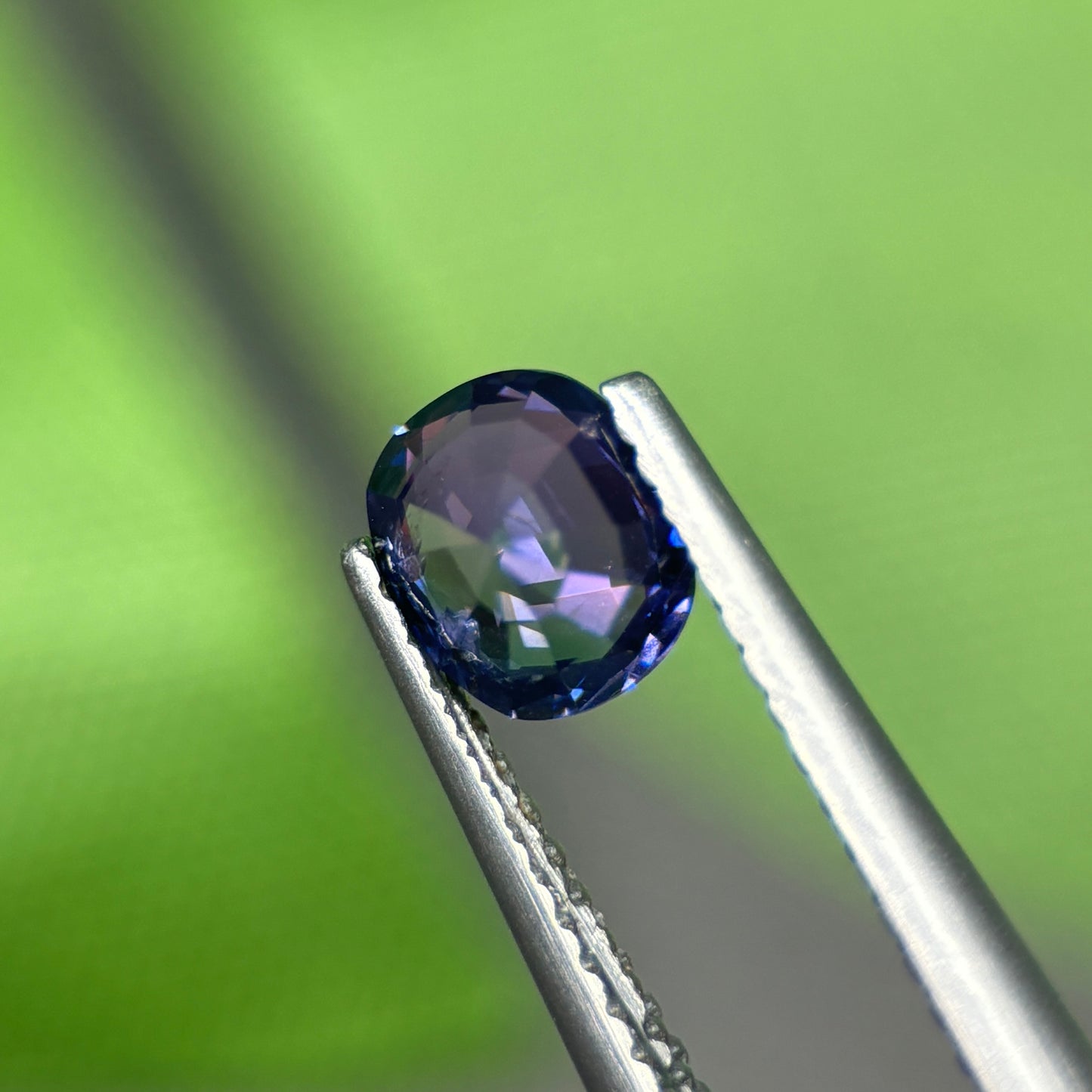 0,89 Natural Purple Sapphire Viet Nam. Cushion Shape. No Treatment Sapphire Luc Yen.