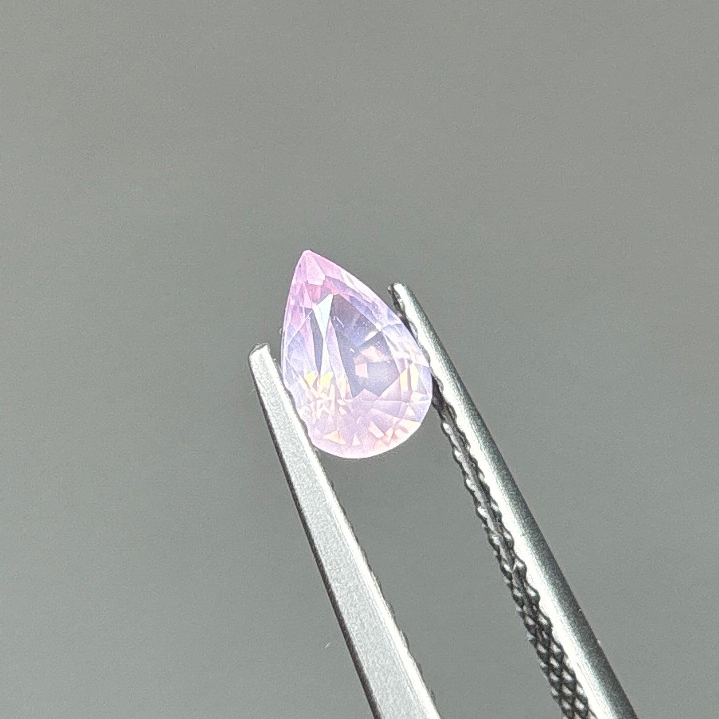 0,47ct Natural Pink Milky Sapphire Viet Nam. Pear Shape. No Treatment Milky Sapphire Luc Yen.