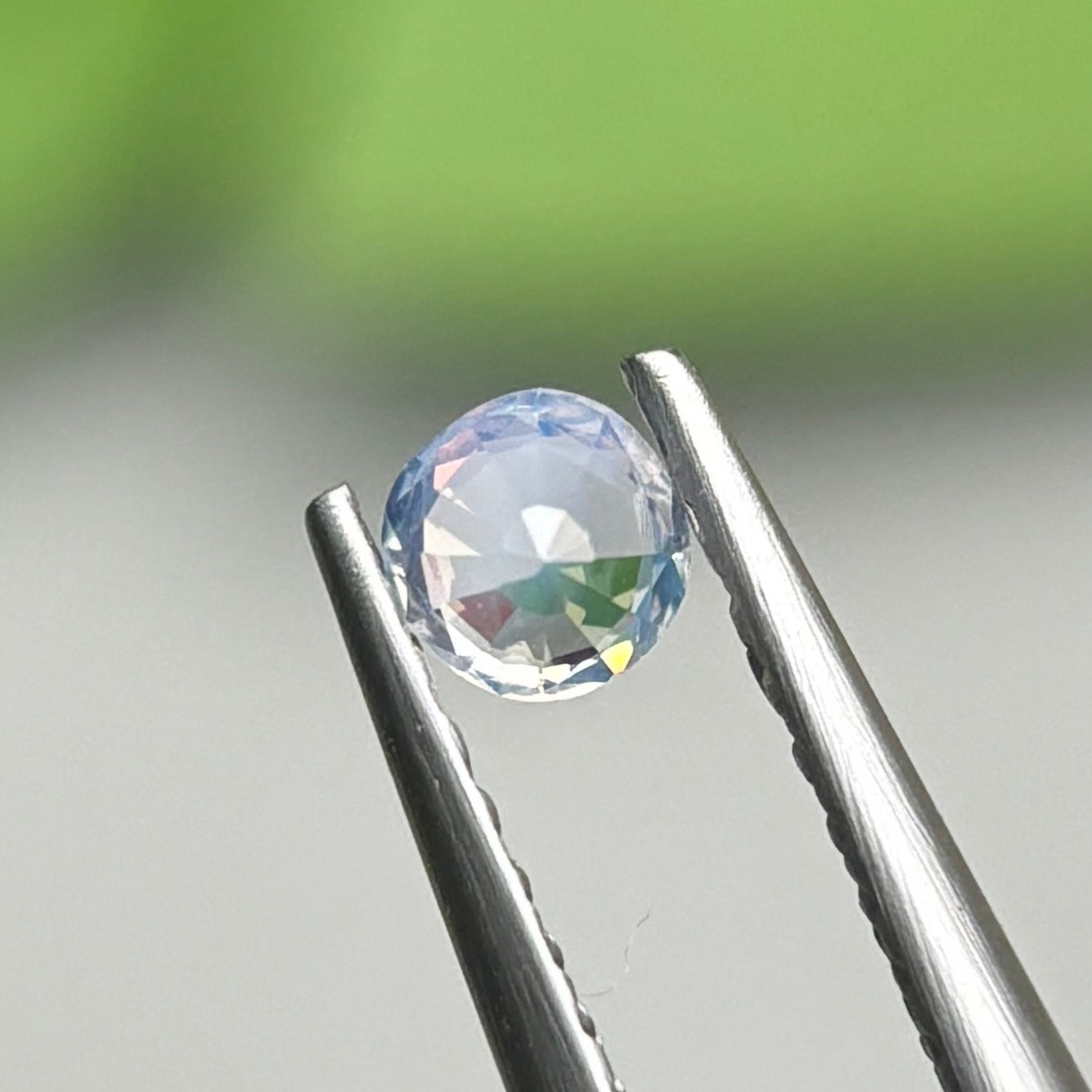0,2ct Natural White Milky Sapphire Vietnam. Round shape. No Treatment Milky Sapphire Luc Yen.
