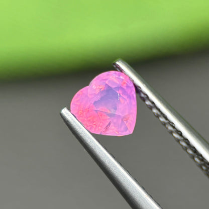0,79ct Natural Pink Milky Sapphire Viet Nam. Heart Shape. No Treatment Milky Sapphire Luc Yen.