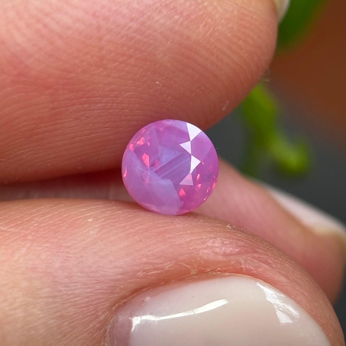 0.95 ct Natural Pink Milky Sapphire Vietnam. Round Shape. No Treatment.