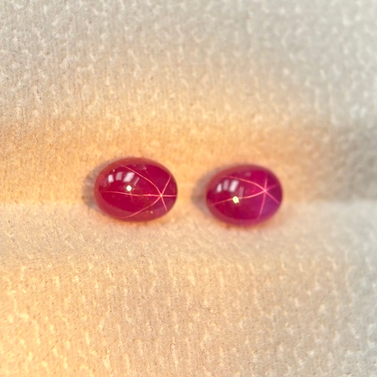 2,22ct/ 2Pcs Natural Star Ruby Viet Nam. No treatment Ruby Cacbochon Luc Yen.