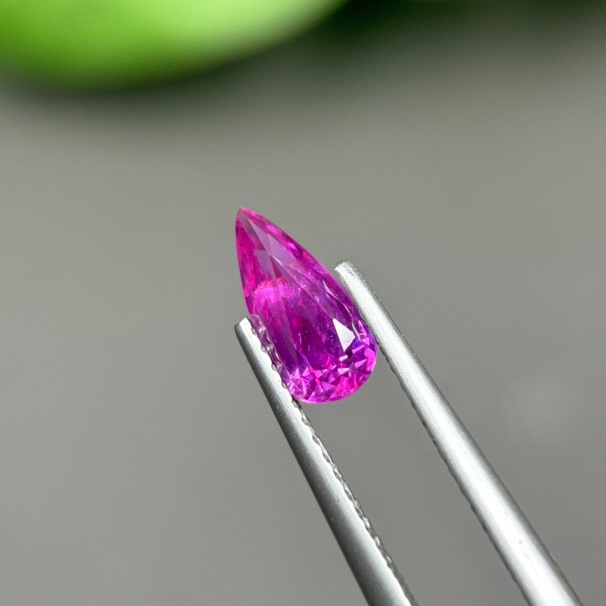 1,06ct Natural Purple Sapphire Vietnam. Pear Shape. No Treatment Sapphire Luc Yen.