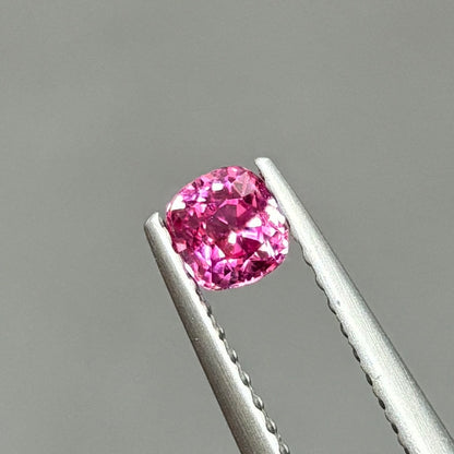 0,33ct Natural Pink Spinel Viet Nam. Cushion Shape. No Treatment Spinel Luc Yen.