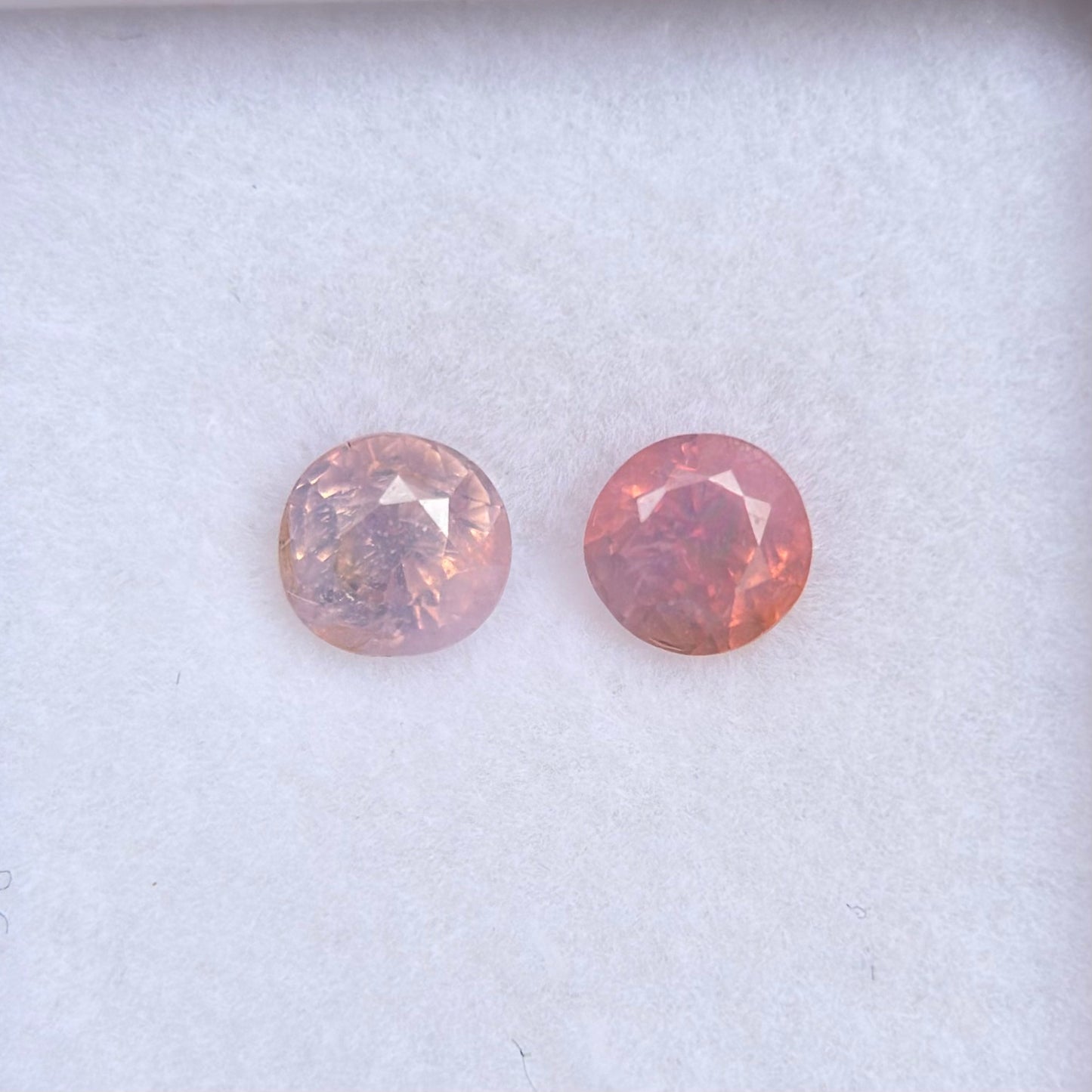 1.08ct/2Pcs Natural Pink Milky Sapphire Vietnam. Round Shape.