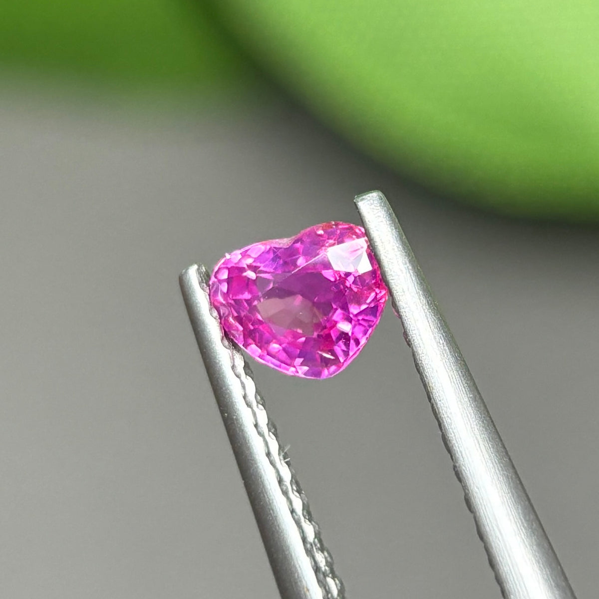 0,45ct Natural Purplish Pink Sapphire Viet Nam. Heart Shape. No Treatment Sapphire Luc Yen.