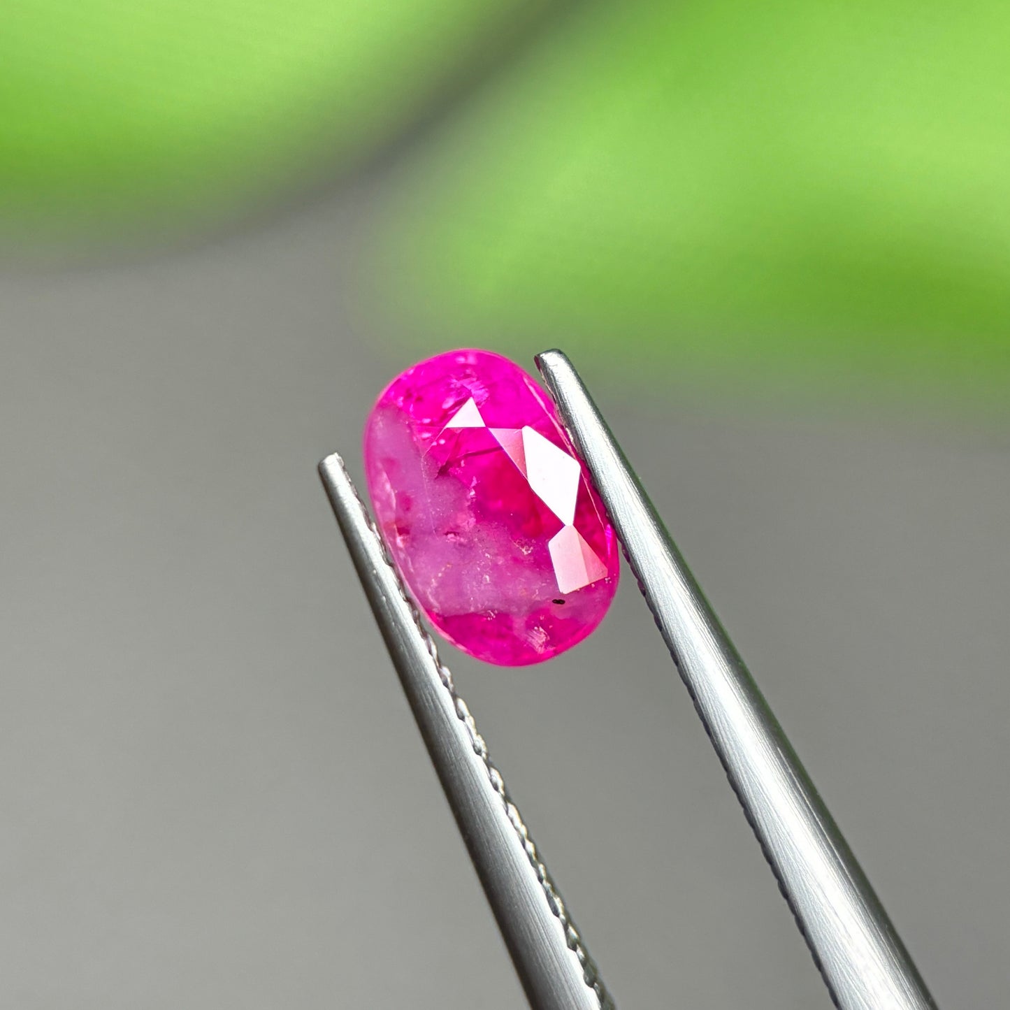 1,40ct Natural Ruby Viet Nam. Cushion Shape. No Treatment Ruby Luc Yen.