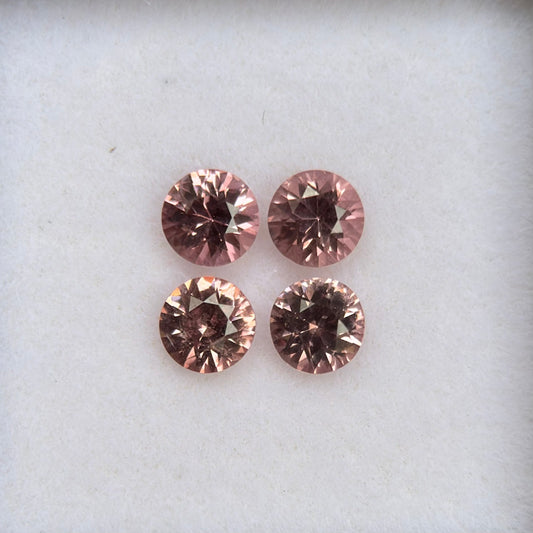 1,07 ct/ 4 Pcs Natural Pinkish Orange Spinel Vietnam. Round Shape.