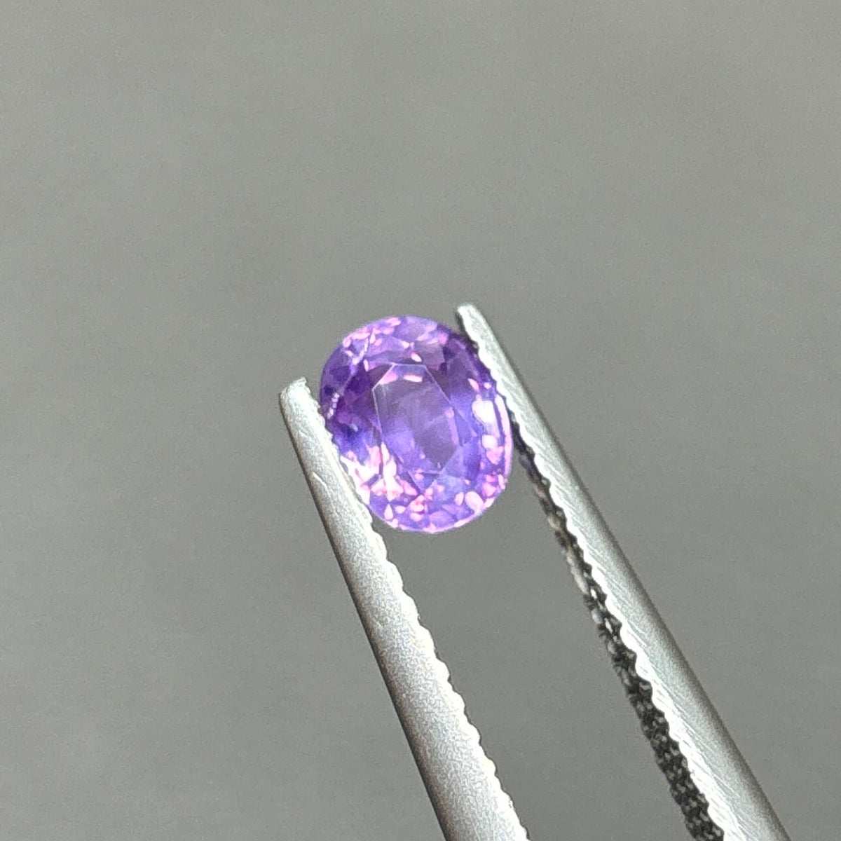 0,70ct Natural Purple Sapphire Vietnam. Cushion Shape. No Treatment Sapphire Luc Yen.