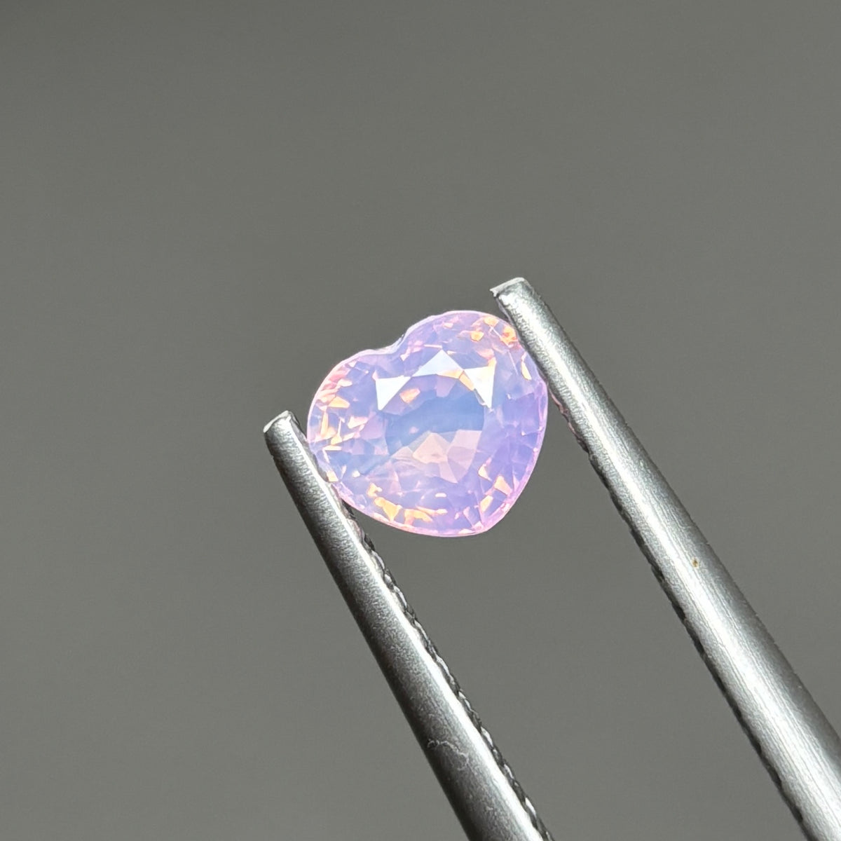 0,57ct Natural Light Pink Milky Sapphire Vietnam. Heart Shape. No Treatment Milky Sapphire Luc Yen.