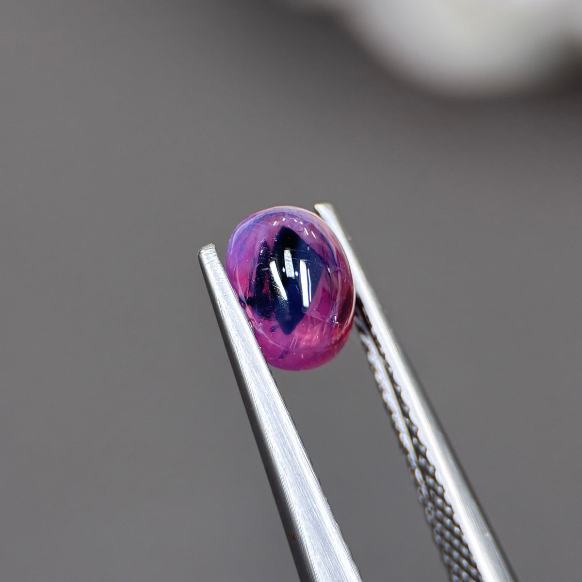 1,37ct Natural Purple Cacbochon Sapphire Viet Nam. No Treatment Sapphire Luc Yen.