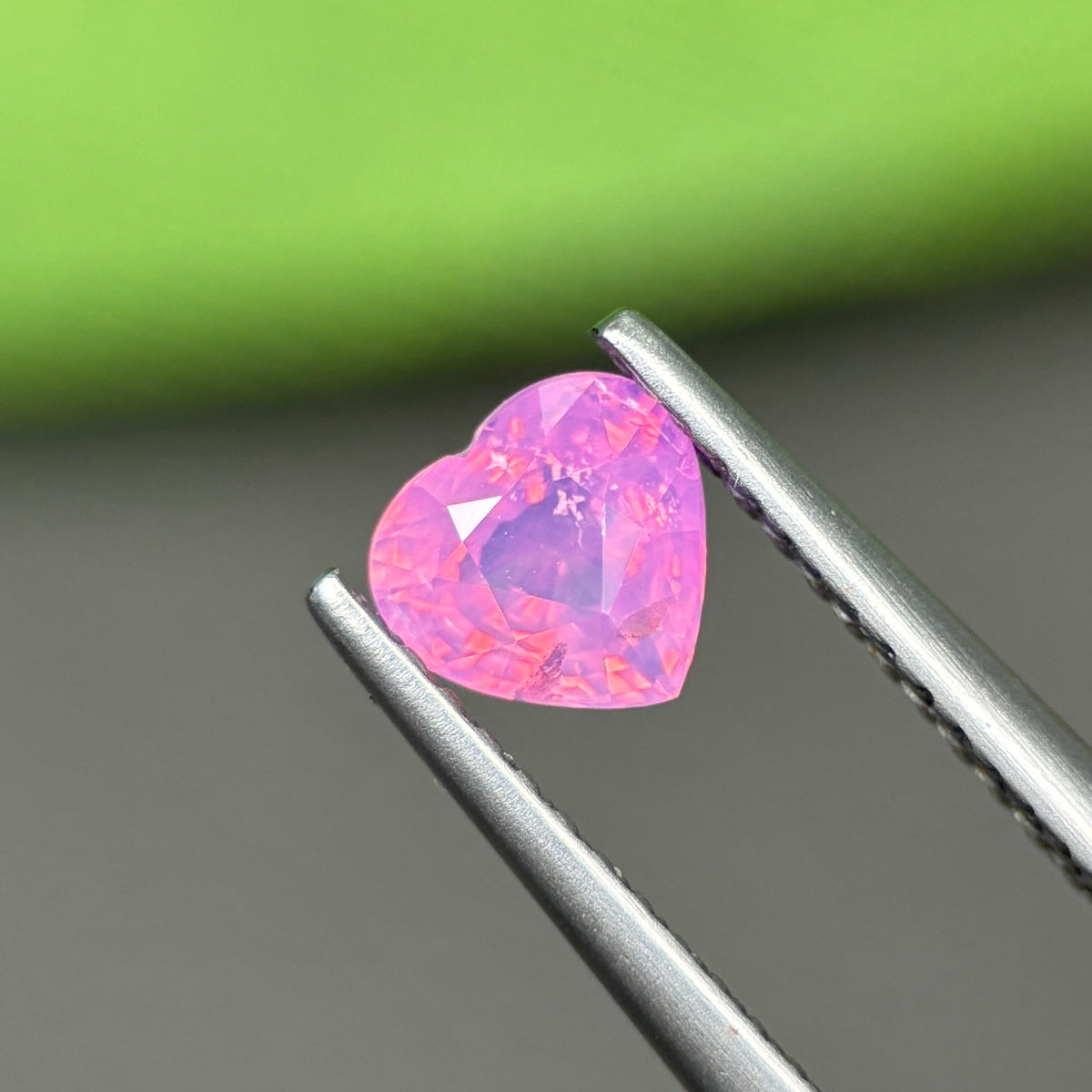 0,79ct Natural Pink Milky Sapphire Viet Nam. Heart Shape. No Treatment Milky Sapphire Luc Yen.