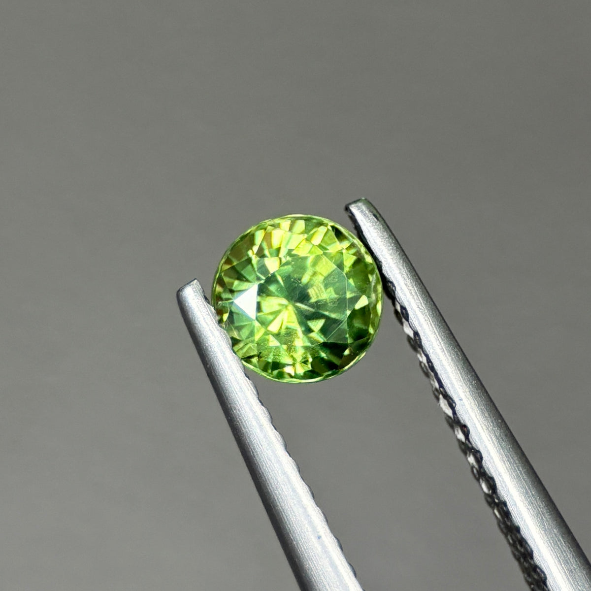 0,81ct Natural Green Sapphire Vietnam. Round Shape. No Treatment Sapphire Phan Thiet.