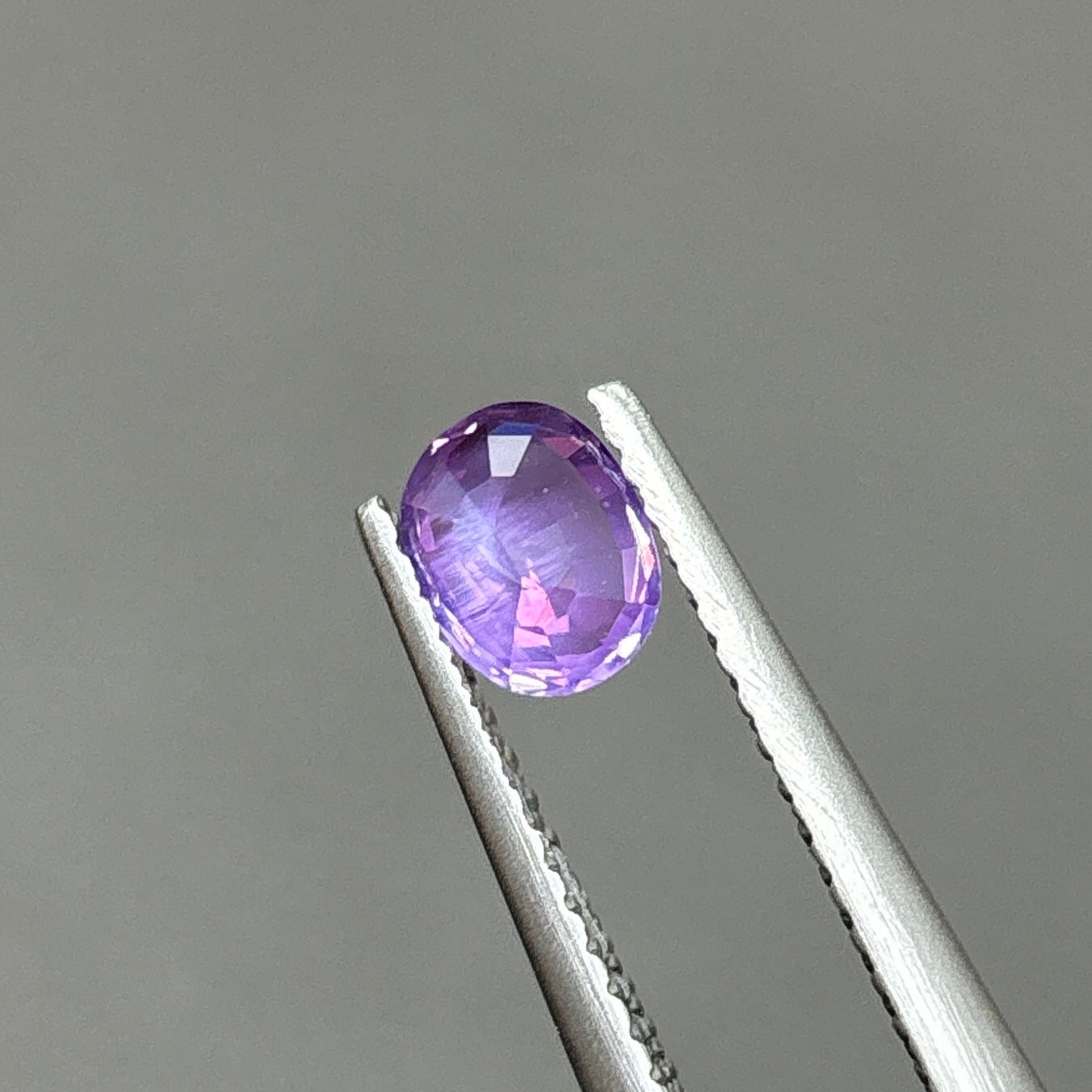 0,70ct Natural Purple Sapphire Vietnam. Cushion Shape. No Treatment Sapphire Luc Yen.