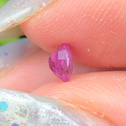 0,36ct Natural Purplish Pink Milky Sapphire Vietnam. Cushion Shape. No Treatment Milky Sapphire Luc Yen.