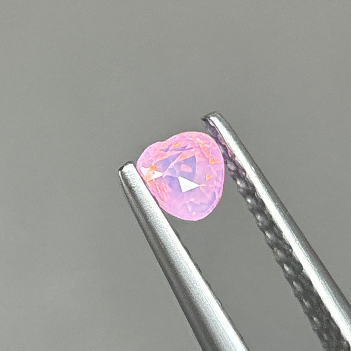 0,41ct Natural Pink Milky Sapphire Viet Nam. Heat Shape. No Treatment Milky Sapphire Luc Yen.