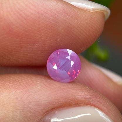 0.95 ct Natural Pink Milky Sapphire Vietnam. Round Shape. No Treatment.