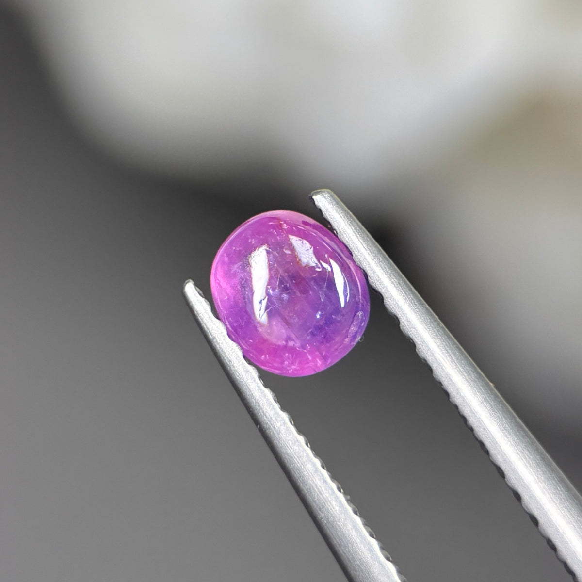 0,8ct Natural Pinkish Purple Cacbochon Sapphire Viet Nam. No Treatment Sapphire Luc Yen.