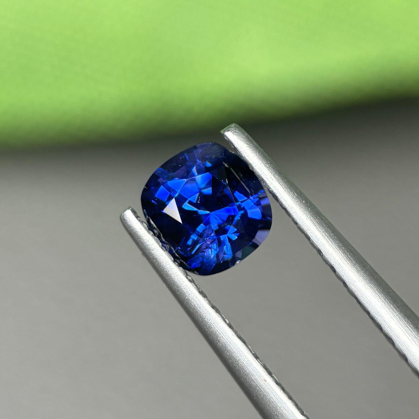 0,86ct Natural Blue Sapphire Vietnam. Cushion Shape. No Treatment Sapphire Luc Yen.
