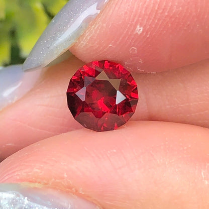 1,58ct Natural Red Garnet Vietnam. Round Shape. No Treatment Garnet Luc Yen.