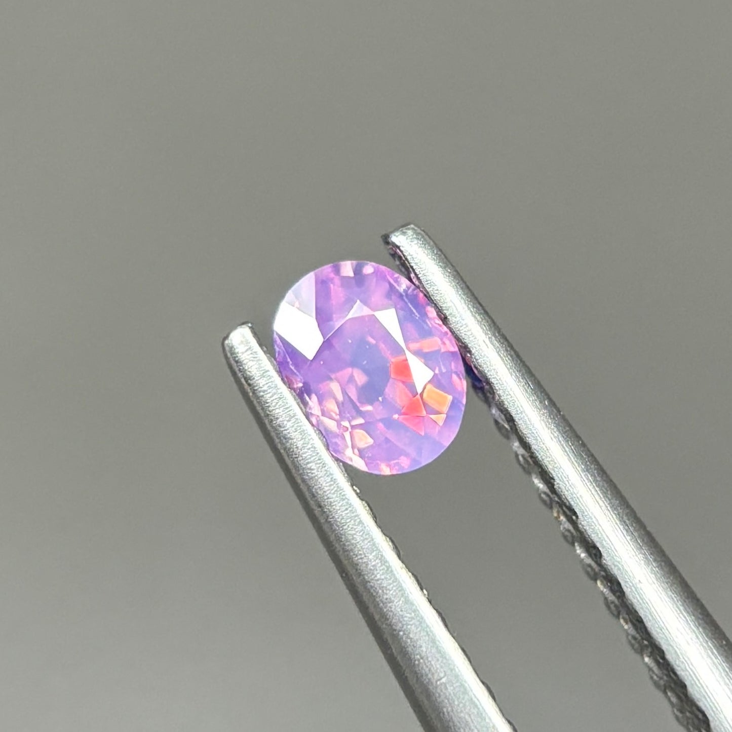 0,36ct Natural Pinkish Purple Milky Sapphire Vietnam. Oval Shape. No Treatment Milky Sapphire Luc Yen.