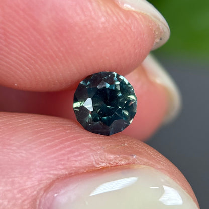 0,77ct Natural Dak Green Sapphire Vietnam. Round Shape. No Treatment Sapphire Luc Yen.