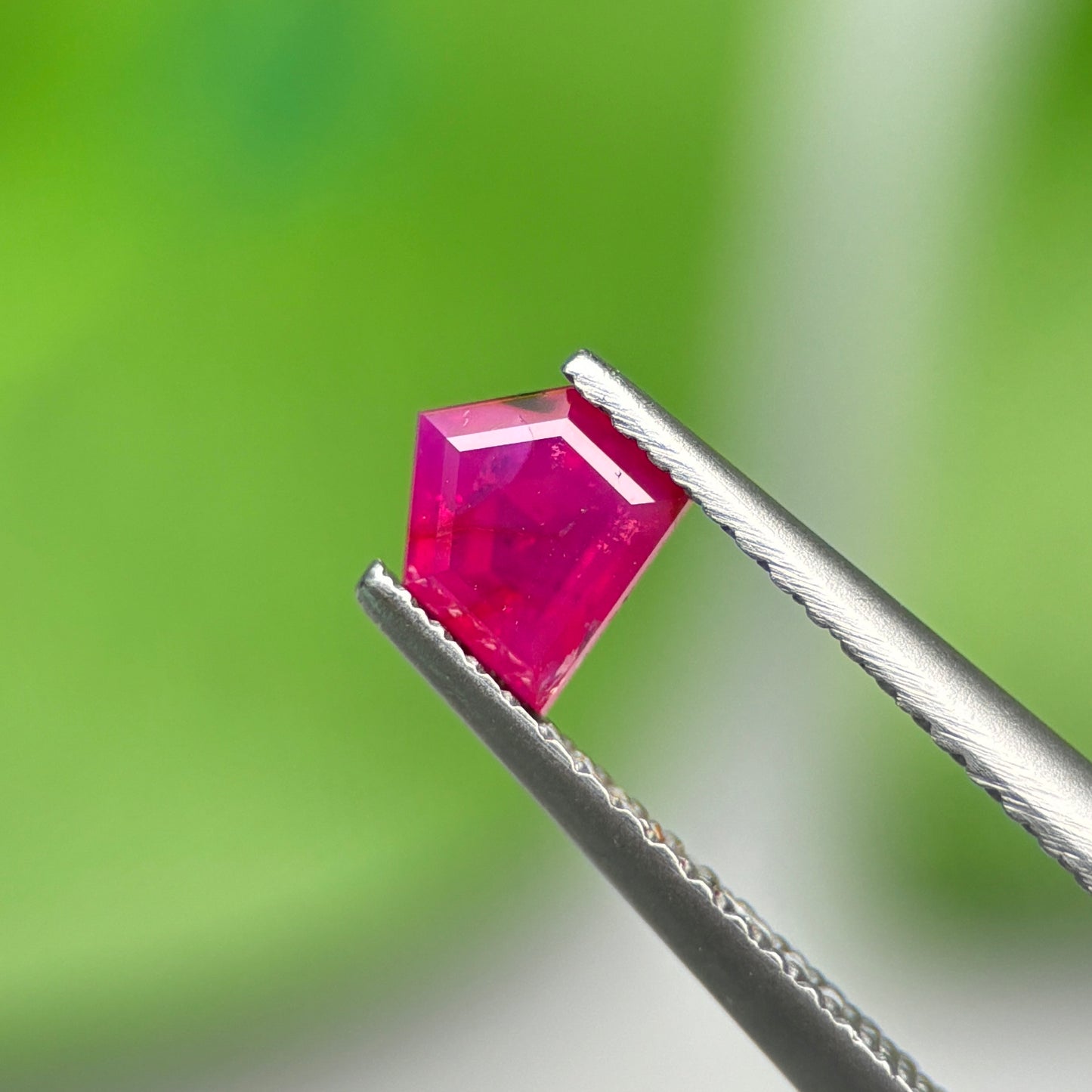 0,59ct Natural Ruby Vietnam. Freeform. No Treatment Ruby Luc Yen.