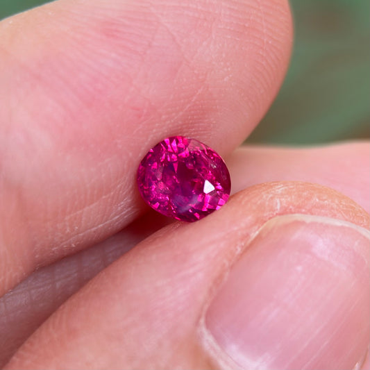 0.91 ct Natural Ruby Viet Nam. Oval Shape. No treatment.