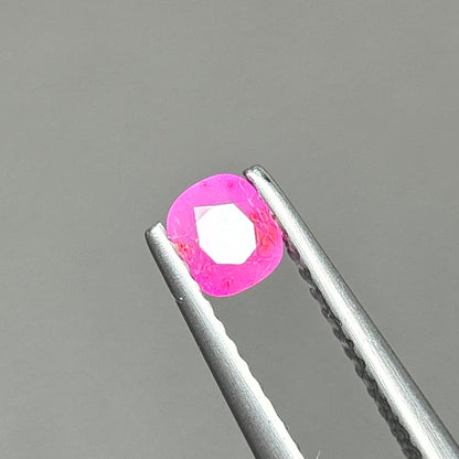0,43ct Natural Pink Milky Sapphire Viet Nam. Cushion Shape. No Treatment Milky Sapphire Luc Yen.