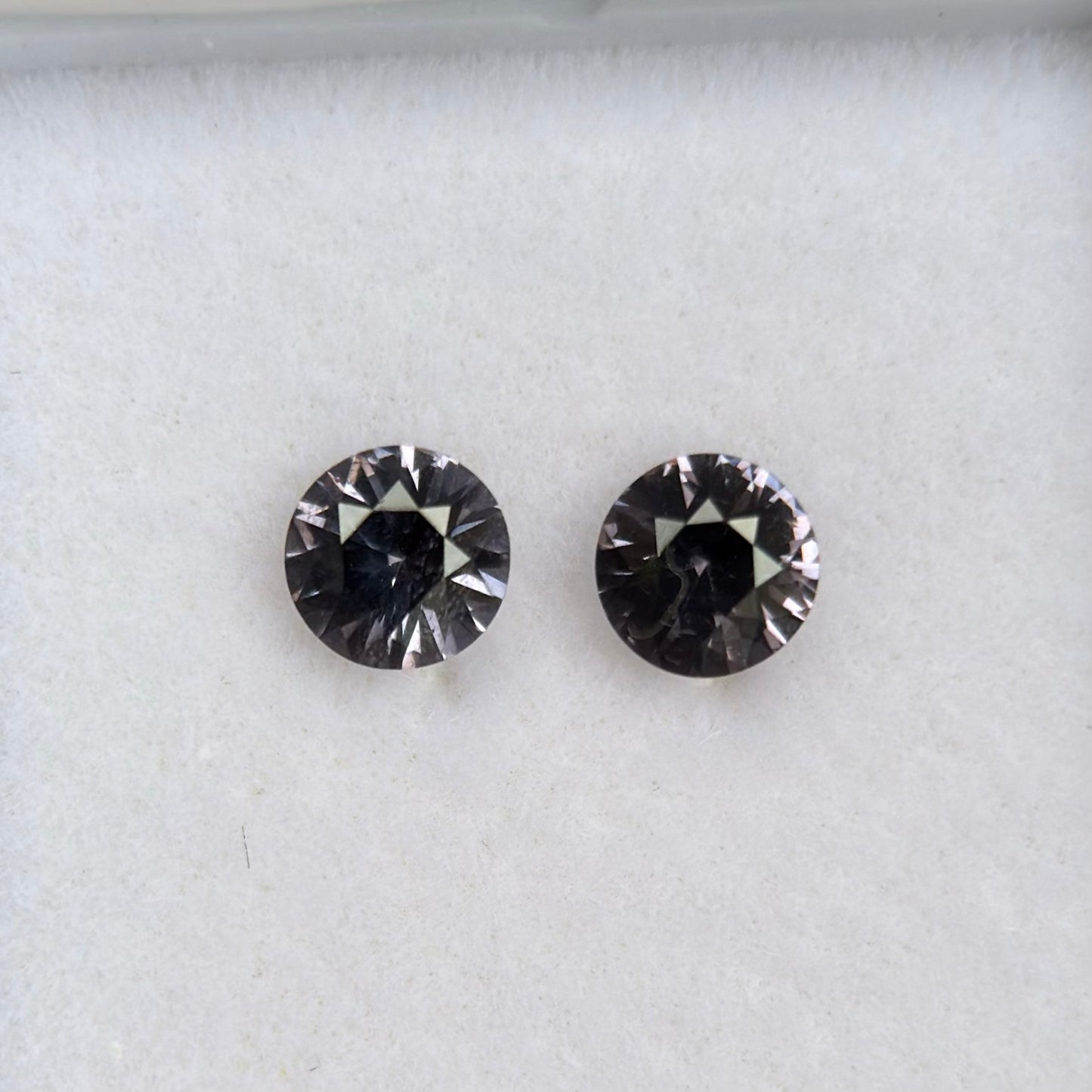 0,52 ct/ 2 Pcs Natural Purple Spinel Vietnam. Round Shape.