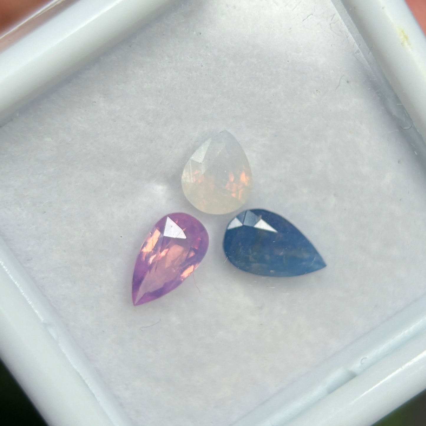 1,34ct Natural Pink-White-Blue Milky Sapphire Vietnam. Pear Shape. No Treatment Milky Sapphire Luc Yen.