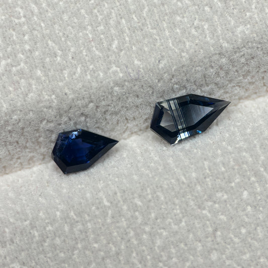 1,26ct/2Pcs Natural Blue & Dak Green Milky Sapphire Vietnam. Freeform. No Treatment Milky Sapphire Luc Yen.