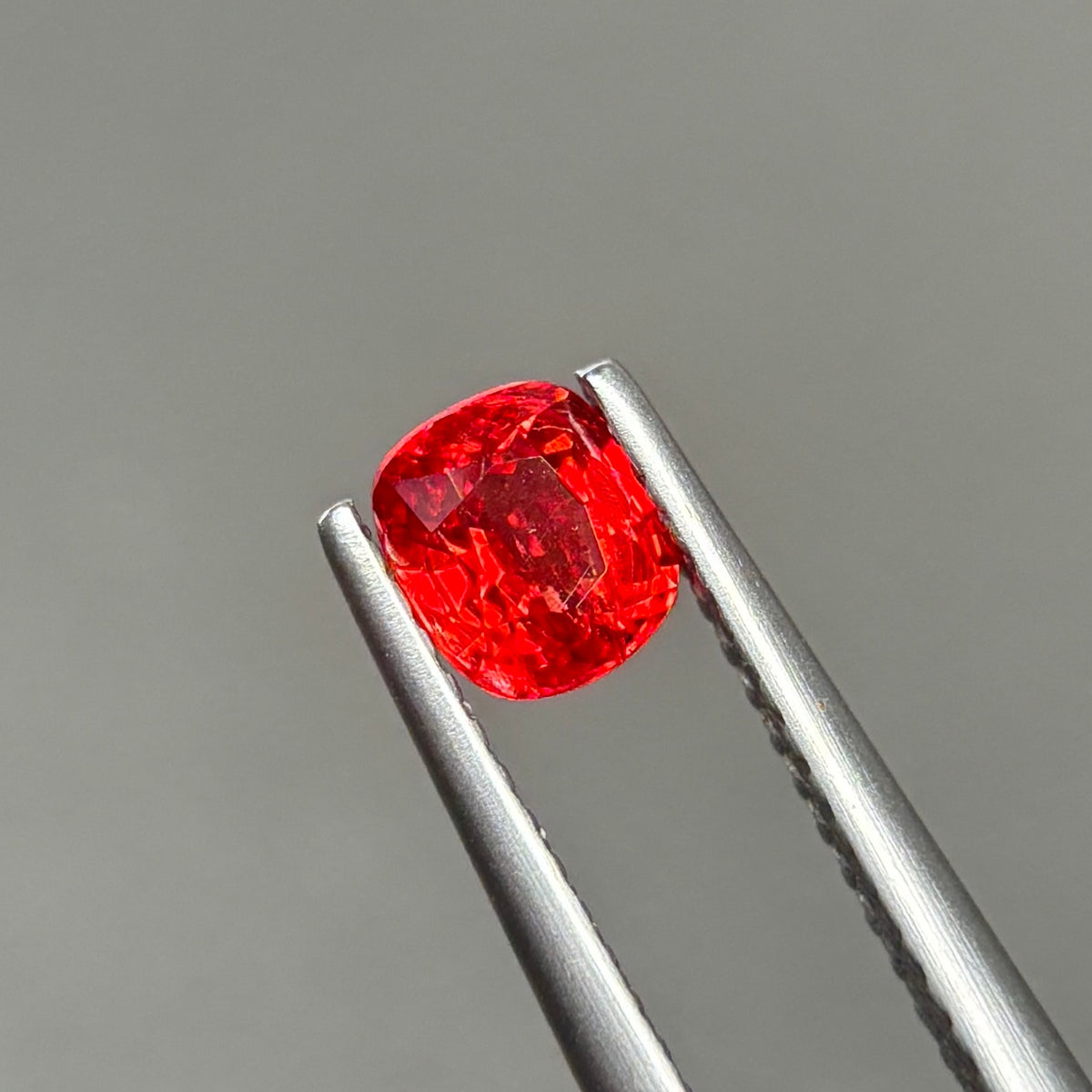 0,63ct Natural Red Spinel Viet Nam. Cushion Shape. No Treatment Spinel Luc Yen.