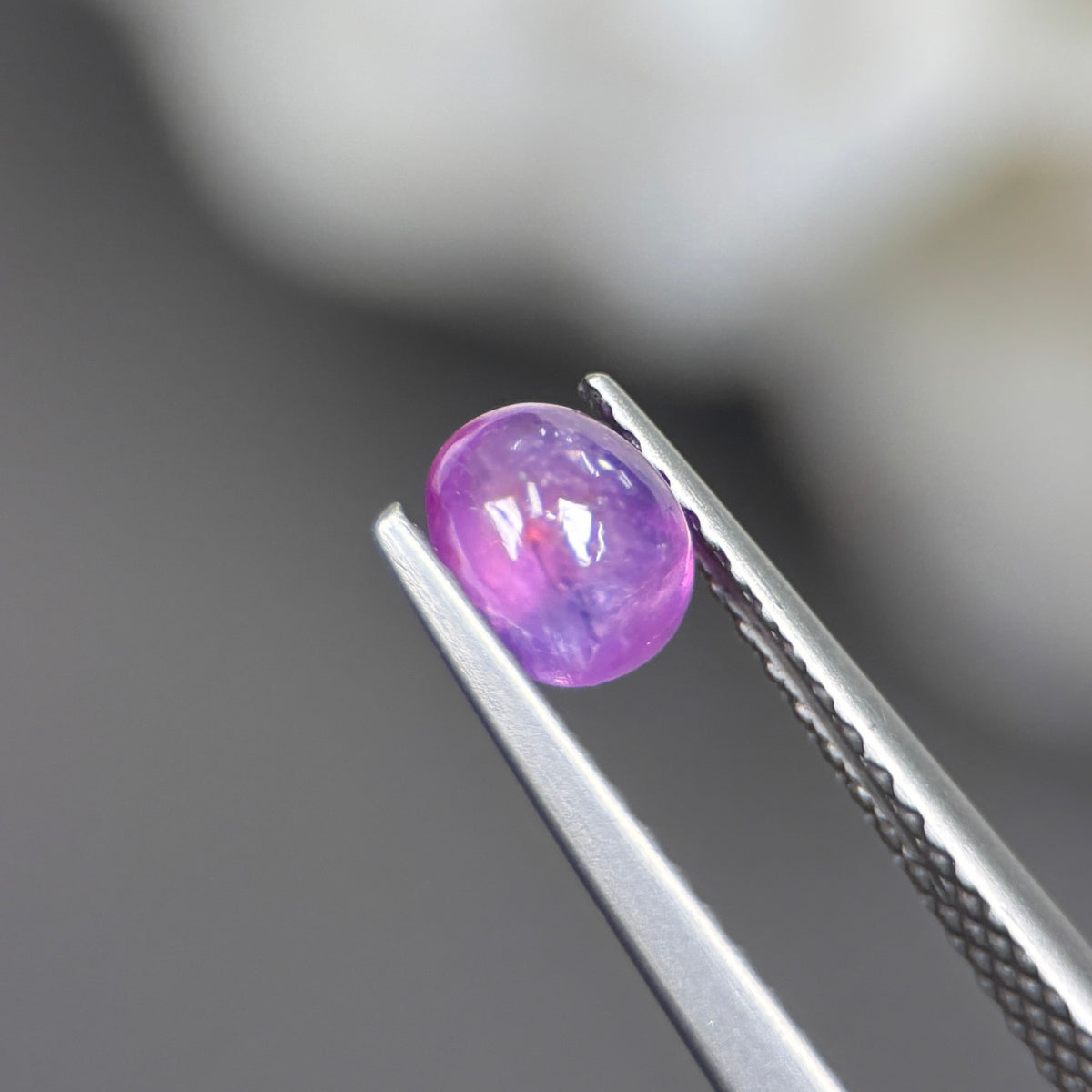 0,8ct Natural Pinkish Purple Cacbochon Sapphire Viet Nam. No Treatment Sapphire Luc Yen.