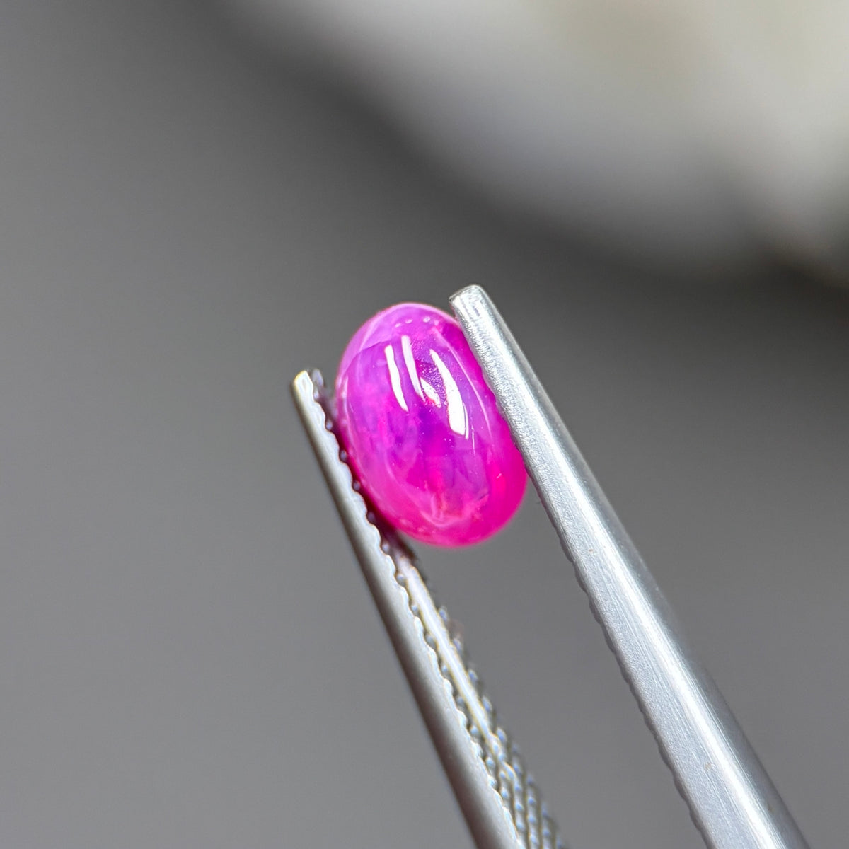 1,04ct Natural Hot Pink Cacbochon Sapphire Viet Nam. No Treatment Sapphire Luc Yen.