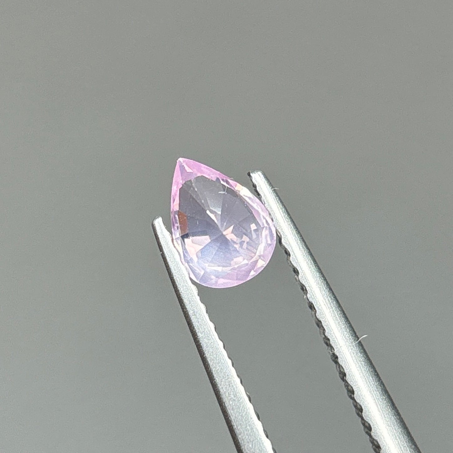 0,47ct Natural Pink Milky Sapphire Viet Nam. Pear Shape. No Treatment Milky Sapphire Luc Yen.